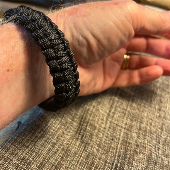 5292-HTT Paracord Bracelet Waterproof Outdoor Adjustable Survival-Black Color - Picture 11 of 14